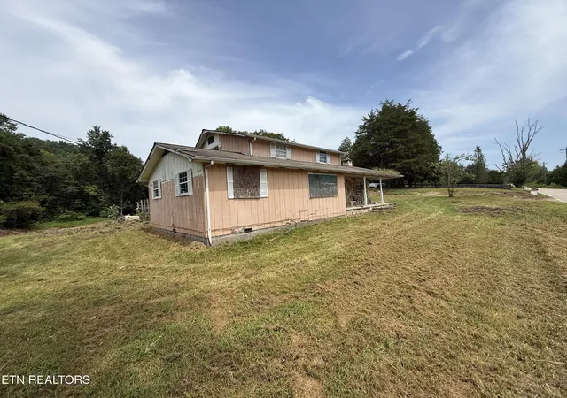 Photo 3 of Single family home for sale at 4915 E Raccoon Valley Dr, Knoxville, TN 37938 | MLS# 1352163 | Listing updated on 2026-09-08