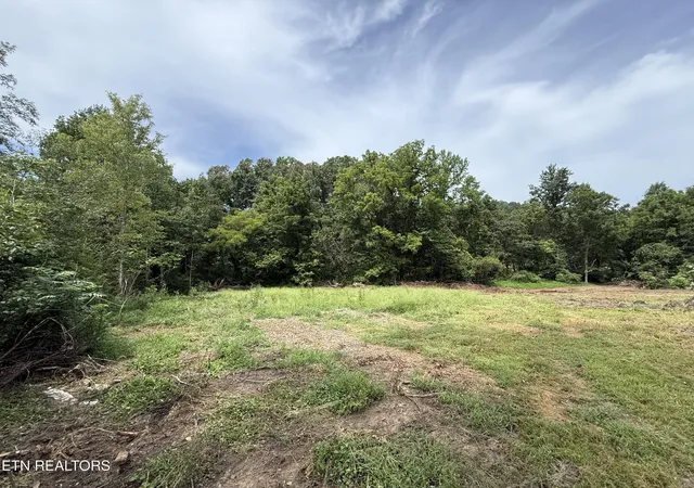 Photo 4 of Single family home for sale at 4915 E Raccoon Valley Dr, Knoxville, TN 37938 | MLS# 1352163 | Listing updated on 2026-09-08