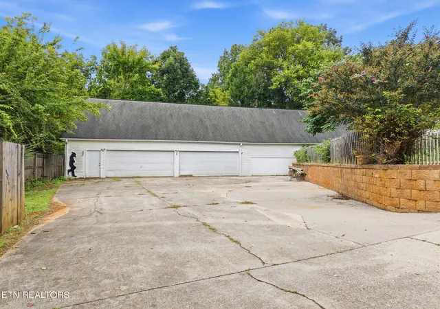 Photo 3 of Single family home for sale at 5209 Montrose Rd, Knoxville, TN 37918 | MLS# 1352285 | Listing updated on 2026-09-18
