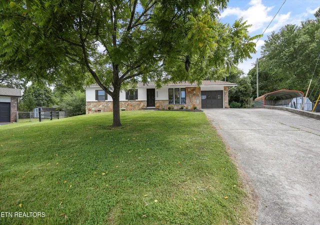 Photo 4 of Single family home for sale at 4900 Lancer Dr, Knoxville, TN 37921 | MLS# 1352493 | Listing updated on 2026-08-20