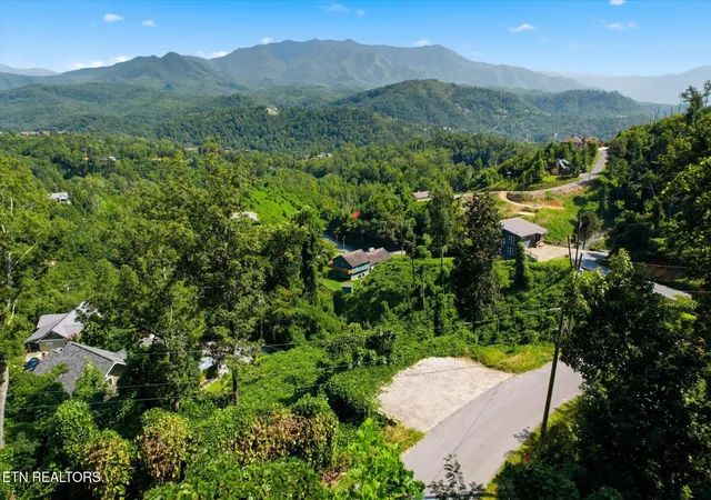 4th image of 812 Beanstalk Ct, Gatlinburg, TN 37738 | MLS# 1352510