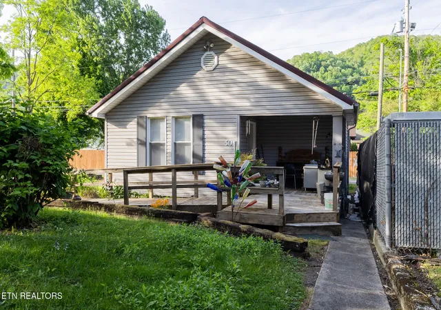 Photo 3 of Sale Pending at 509 W Tennessee Ave, Pineville, KY 40977 | MLS# 1352226 | Listing updated on 2026-10-01
