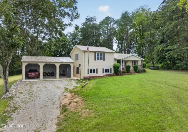 Photo 3 of Sale Pending at 165 E Whitehall Rd, Cookeville, TN 38501 | MLS# 1352220 | Listing updated on 2026-09-23