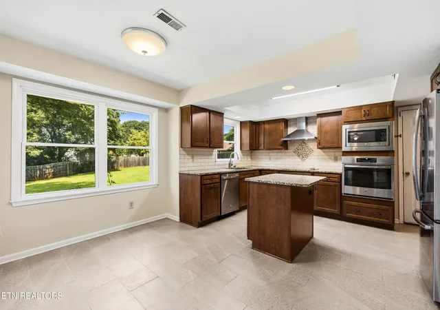 Photo 2 of Sale Pending at 8745 Shoreham Blvd, Knoxville, TN 37922 | MLS# 1352357 | Listing updated on 2026-09-12