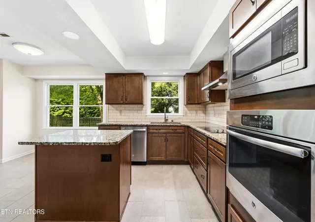 Photo 4 of Sale Pending at 8745 Shoreham Blvd, Knoxville, TN 37922 | MLS# 1352357 | Listing updated on 2026-09-12