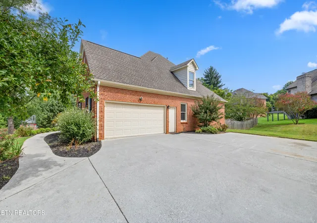 Photo 3 of Single family home for sale at 12151 Brookstone Dr, Farragut, TN 37934 | MLS# 1352268 | Listing updated on 2026-08-18