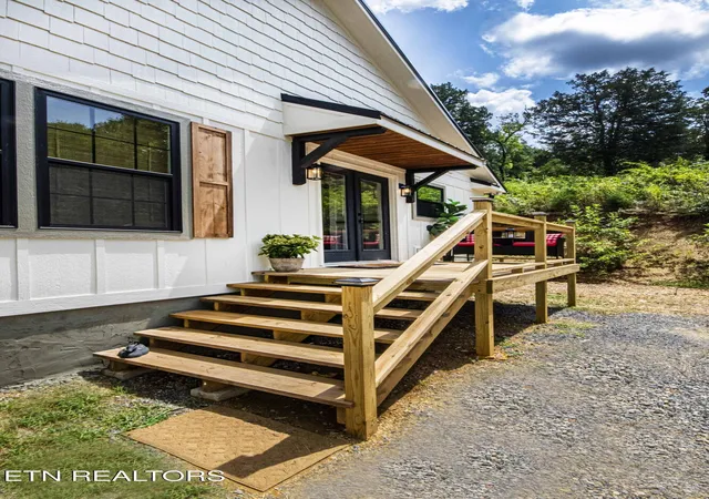 Photo 3 of Single family home for sale at 462 Nursery Rd, Dandridge, TN 37725 | MLS# 1352229 | Listing updated on 2026-09-07