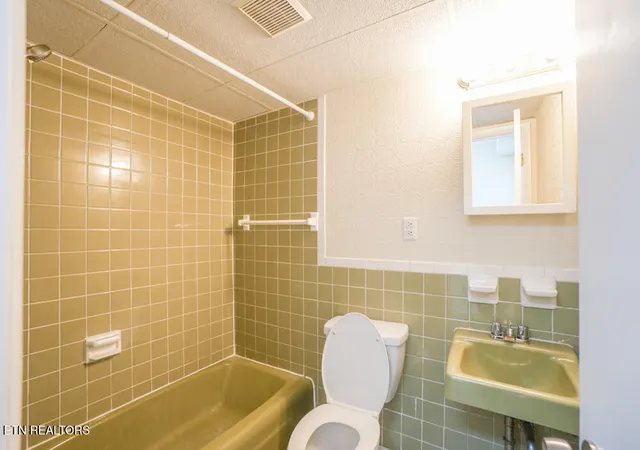 2nd image of 526 Rhodwin Ave, Maryville, TN 37803
