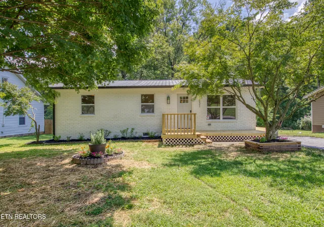 2nd image of 1831 Outer Dr, Lenoir City, TN 37771 | MLS# 1352482