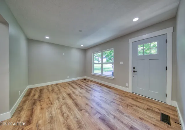 5th image of 1831 Outer Dr, Lenoir City, TN 37771 | MLS# 1352482