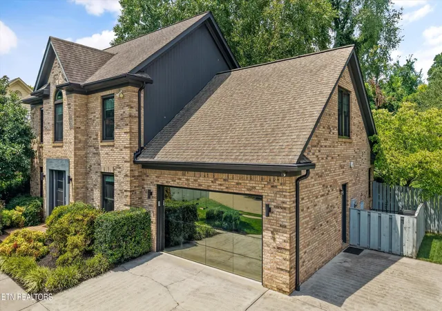 Photo 4 of Single family home for sale at 7305 Lawford Rd, Knoxville, TN 37919 | MLS# 1352399 | Listing updated on 2026-10-08