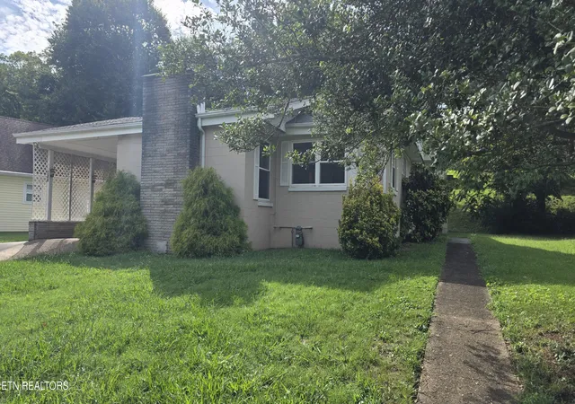 2nd image of 124 S Purdue Ave, Oak Ridge, TN 37830 | MLS# 1352400