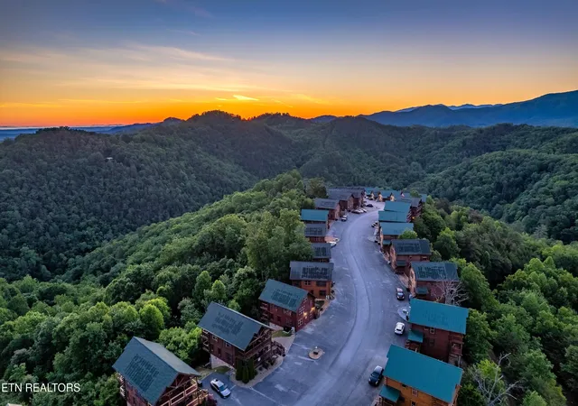 Photo 3 of Single family home for sale at 2819 White Oak Ridge Ln, Sevierville, TN 37862 | MLS# 1352398 | Listing updated on 2026-09-19
