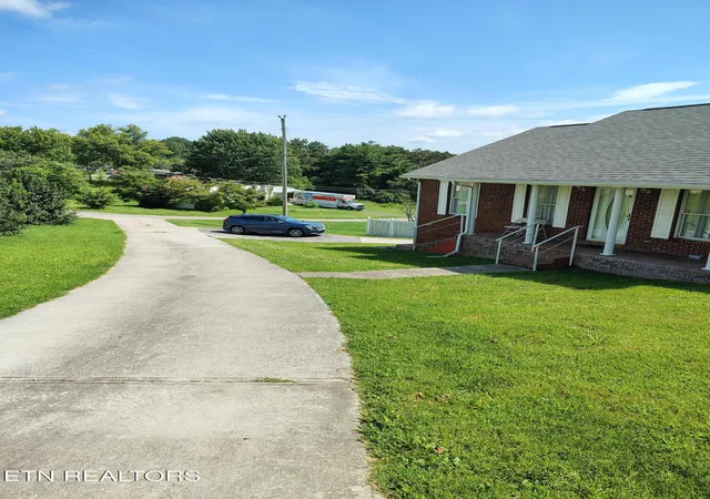 Photo 3 of Single family home for sale at 525 Fan St, Tazewell, TN 37879 | MLS# 1352279 | Listing updated on 2026-08-19