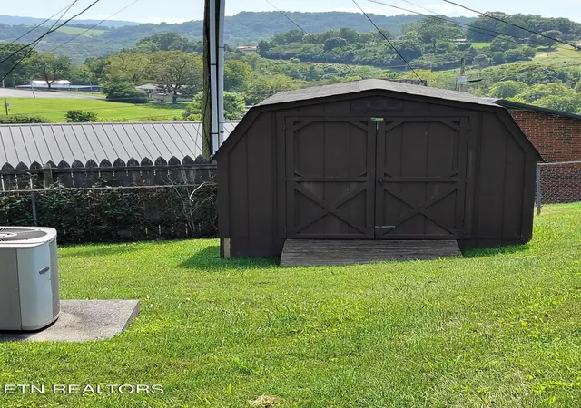 Photo 3 of Single family home for sale at 525 Fan St, Tazewell, TN 37879 | MLS# 1352279 | Listing updated on 2026-08-19