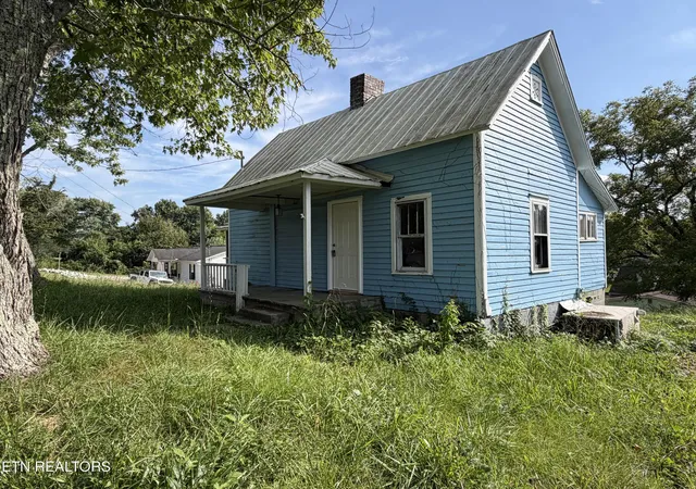 2nd image of 911 Loop Rd, La Follette, TN 37766 | MLS# 1352418