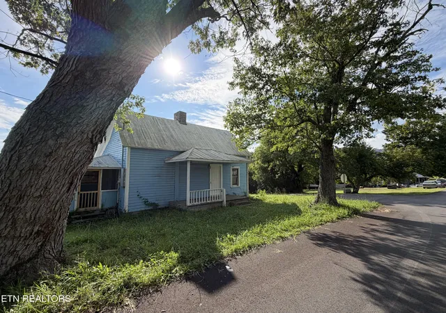 Photo 3 of Single family home for sale at 911 Loop Rd, La Follette, TN 37766 | MLS# 1352418 | Listing updated on 2026-08-20