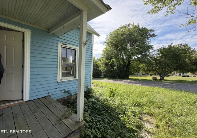 Photo 4 of Single family home for sale at 911 Loop Rd, La Follette, TN 37766 | MLS# 1352418 | Listing updated on 2026-08-20