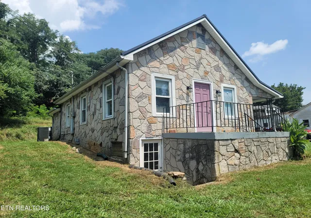 2nd image of 724 W Rhoten St, Jefferson City, TN 37760 | MLS# 1352415