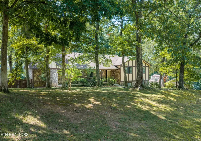 Photo 3 of Sale Pending at 7504 Wickam Rd, Knoxville, TN 37931 | MLS# 1352443 | Listing updated on 2026-09-17
