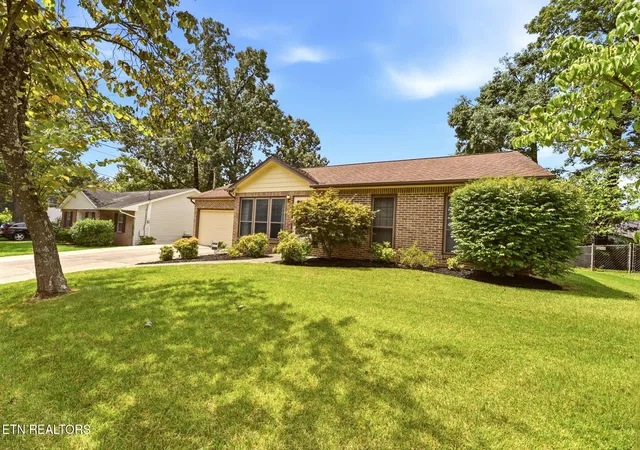 Photo 3 of Sale Pending at 1409 Waynesboro Ln, Knoxville, TN 37923 | MLS# 1352337 | Listing updated on 2026-09-02