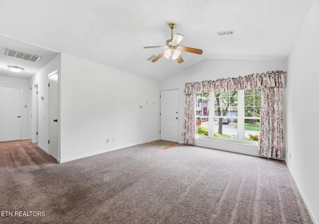 Photo 4 of Sale Pending at 1409 Waynesboro Ln, Knoxville, TN 37923 | MLS# 1352337 | Listing updated on 2026-09-02
