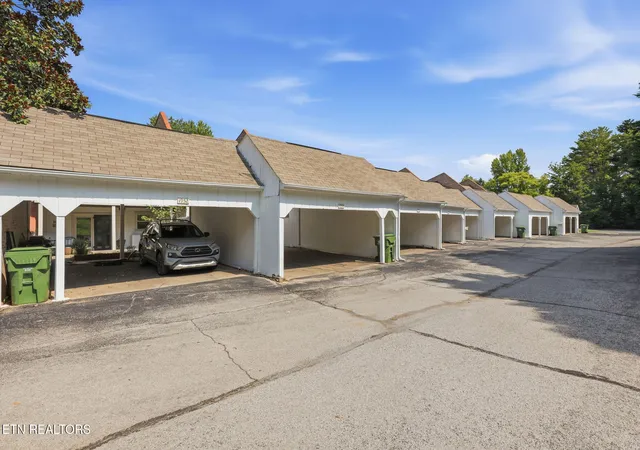 Listing Photo 4 - Condo for sale in building located at 1954 Sequoyah Ave, Maryville, TN 37804