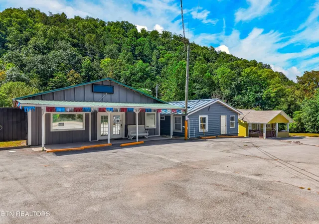Photo 2 of Single family home for sale at 1514 Upper Middle Crk Rd, Sevierville, TN 37876 | MLS# 1352393 | Listing updated on 2026-10-09