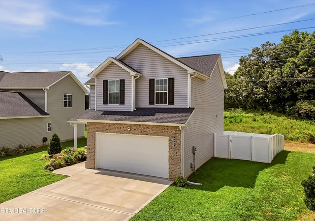 Photo 3 of Single family home for sale at 4845 Stoneyhurst Ln, Knoxville, TN 37918 | MLS# 1352383 | Listing updated on 2026-09-14