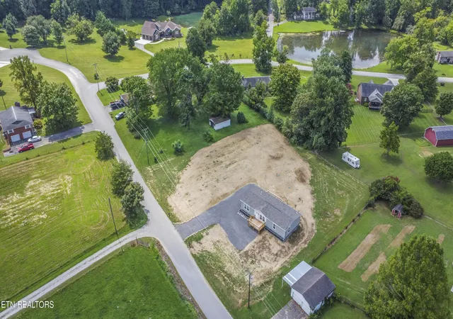 Photo 4 of Sale Pending at 6521 Lambent Ln, Knoxville, TN 37918 | MLS# 1352473 | Listing updated on 2026-08-25