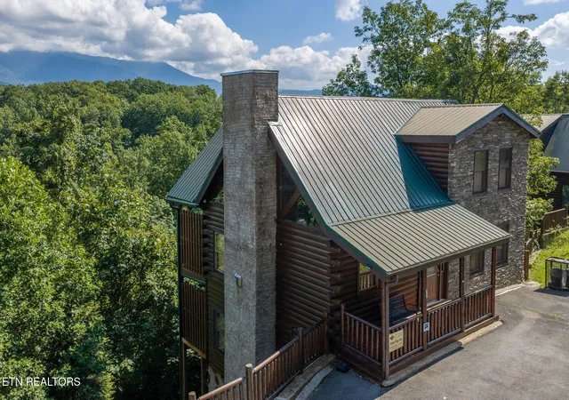 Photo 3 of Single family home for sale at 2053 Settlers Ridge Way, Gatlinburg, TN 37738 | MLS# 1352455 | Listing updated on 2026-08-20