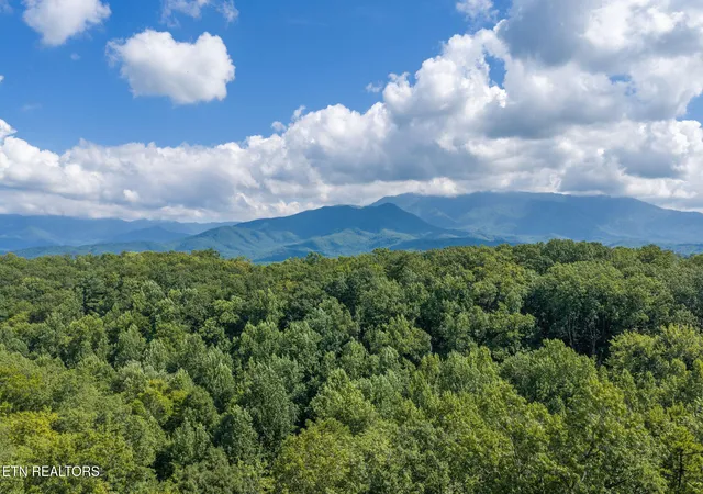 Photo 4 of Single family home for sale at 2053 Settlers Ridge Way, Gatlinburg, TN 37738 | MLS# 1352455 | Listing updated on 2026-08-20