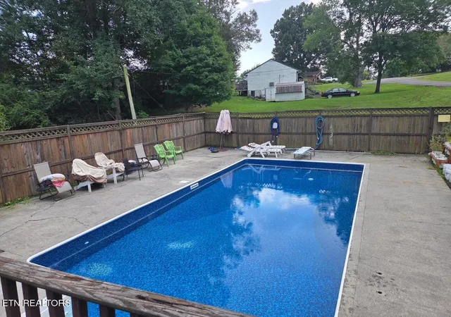 2nd image of 1107 Vermont Ave, Etowah, TN 37331 | MLS# 1352396