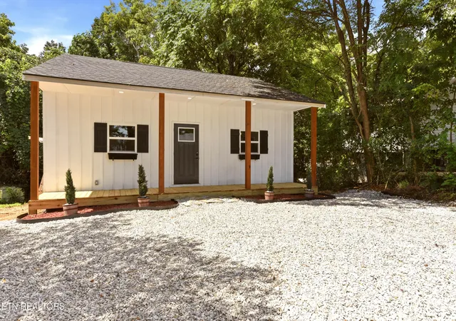 1st image of 141 N Nevada Ave, La Follette, TN 37766 | MLS# 1352406