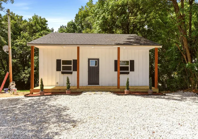 2nd image of 141 N Nevada Ave, La Follette, TN 37766 | MLS# 1352406