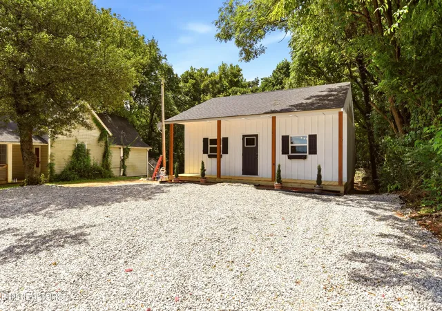 3rd image of 141 N Nevada Ave, La Follette, TN 37766 | MLS# 1352406