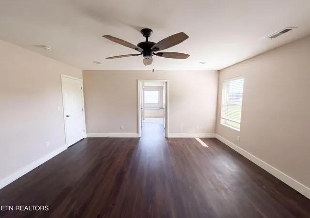 Photo 3 of Single family home for sale at 354 Fairway Dr, Dandridge, TN 37725 | MLS# 1352413 | Listing updated on 2026-10-08