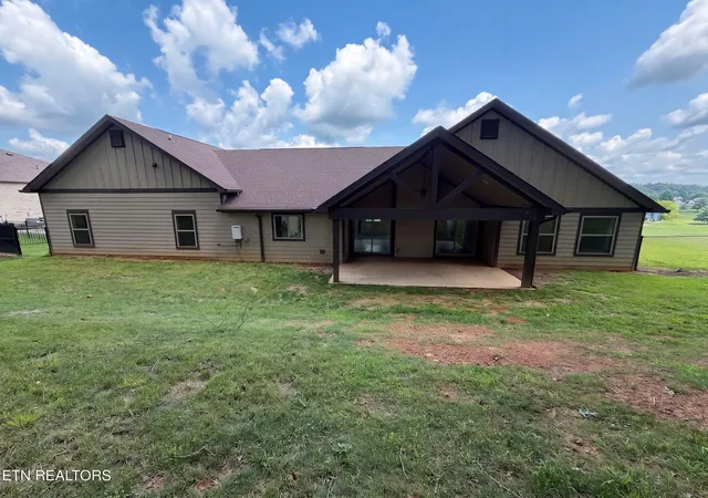 Photo 4 of Single family home for sale at 354 Fairway Dr, Dandridge, TN 37725 | MLS# 1352413 | Listing updated on 2026-10-08