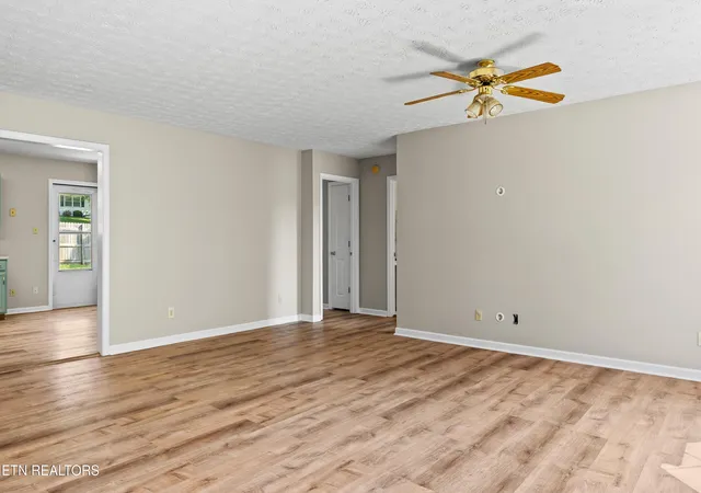 5th image of 1126 Willow Creek Cir, Maryville, TN 37804 | MLS# 1352425