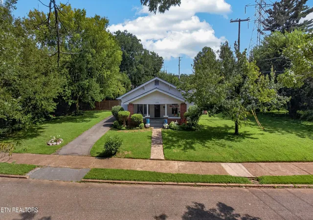 Photo 3 of Single family home for sale at 1932 Emoriland Blvd, Knoxville, TN 37917 | MLS# 1352530 | Listing updated on 2026-09-10