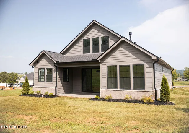 Photo 3 of Single family home for sale at 894 Black Bear Cir, Loudon, TN 37774 | MLS# 1352532 | Listing updated on 2026-09-15