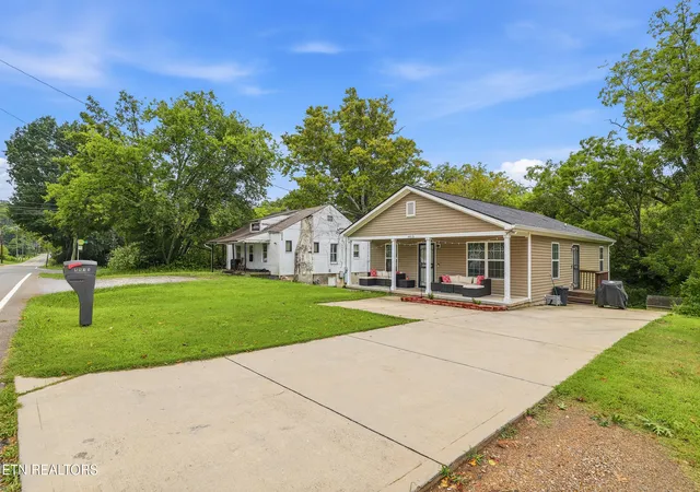 Photo 3 of Single family home for sale at 4415 W Martin Ml Pike, Knoxville, TN 37920 | MLS# 1352549 | Listing updated on 2026-08-20