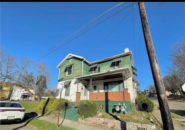 Photo 1 of Sale Pending at 211 S Walnut St, New Castle, PA 16101 | MLS# 1720216 | Listing updated on 2026-08-25