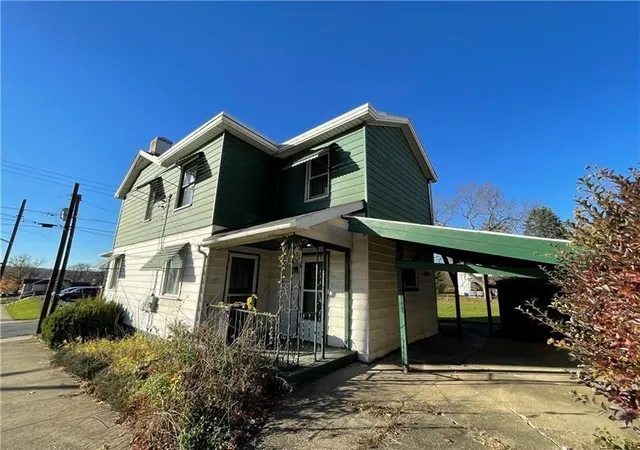 Photo 2 of Sale Pending at 211 S Walnut St, New Castle, PA 16101 | MLS# 1720216 | Listing updated on 2026-08-25