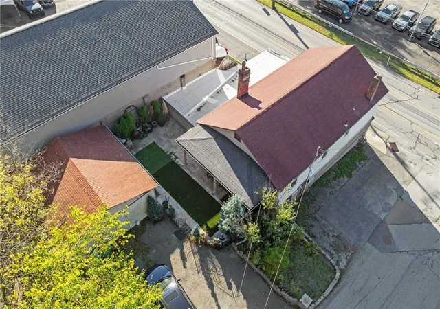 Listing Photo 5 - Condo for sale in building located at 3269 Library Rd, Castle Shannon, PA 15234