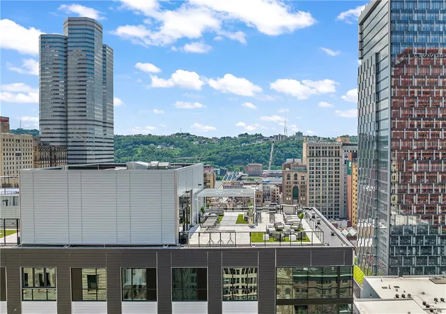 Photo 4 of Condo for sale at 350 Oliver Ave #1005, Pittsburgh, PA 15222 | MLS# 1725365 | Listing updated on 2026-08-21
