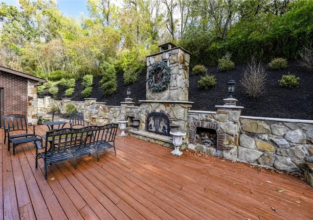 Photo 3 of Single family home for sale at 122 Farmington Pl, Greensburg, PA 15601 | MLS# 1725732 | Listing updated on 2026-08-10