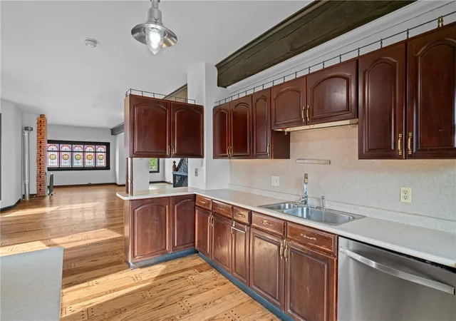 Photo 3 of Single family home for sale at 627 S Aiken Ave, Shadyside, PA 15232 | MLS# 1727726 | Listing updated on 2026-08-24