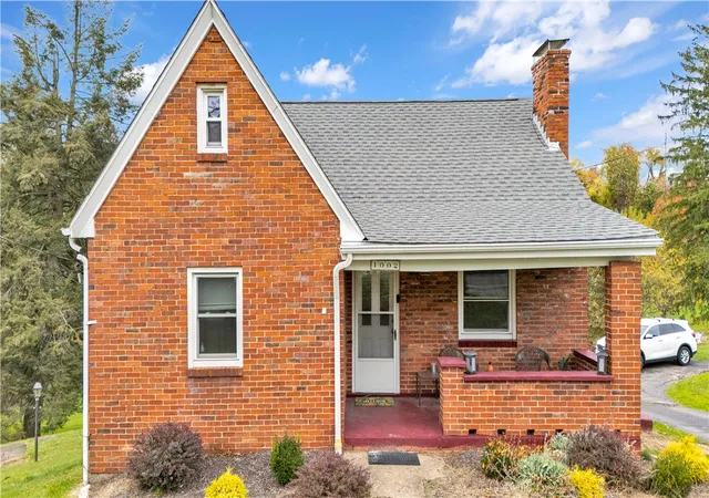Photo 1 of Single family home for sale at 1002 Gringo Rd, Aliquippa, PA 15001 | MLS# 1729125 | Listing updated on 2026-08-29