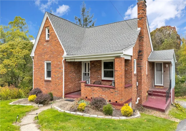 Photo 2 of Single family home for sale at 1002 Gringo Rd, Aliquippa, PA 15001 | MLS# 1729125 | Listing updated on 2026-08-29
